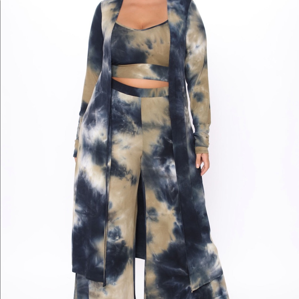 3 Piece Gray-Blue Tye-dye crop top set.